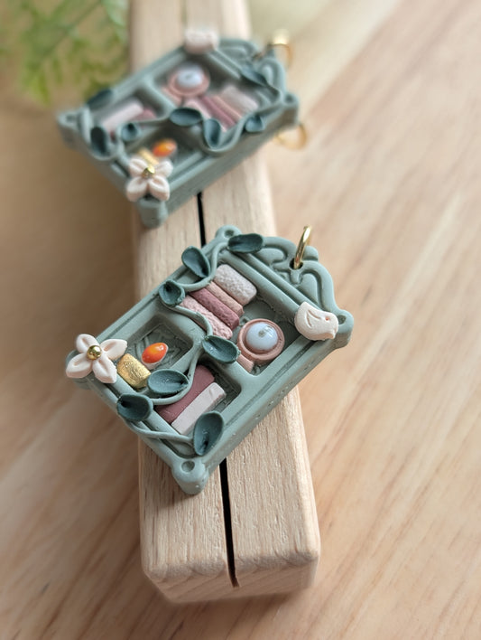 *PRE-ORDER* CORDELIA BOOKSHELF DANGLES