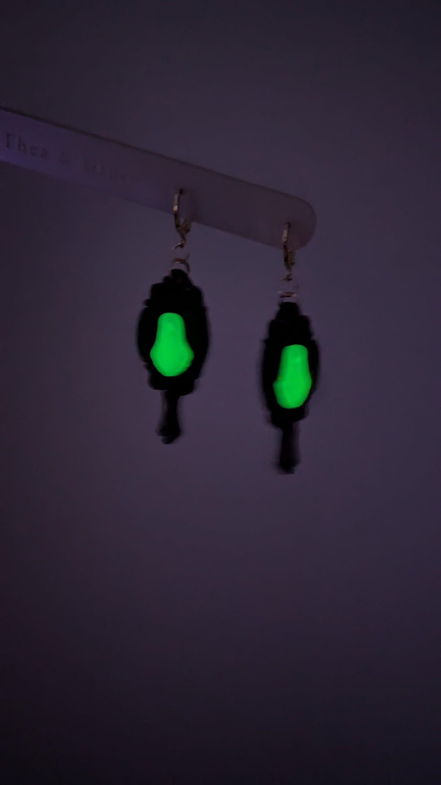 HAUNTED MIRROR *GLOW IN THE DARK*