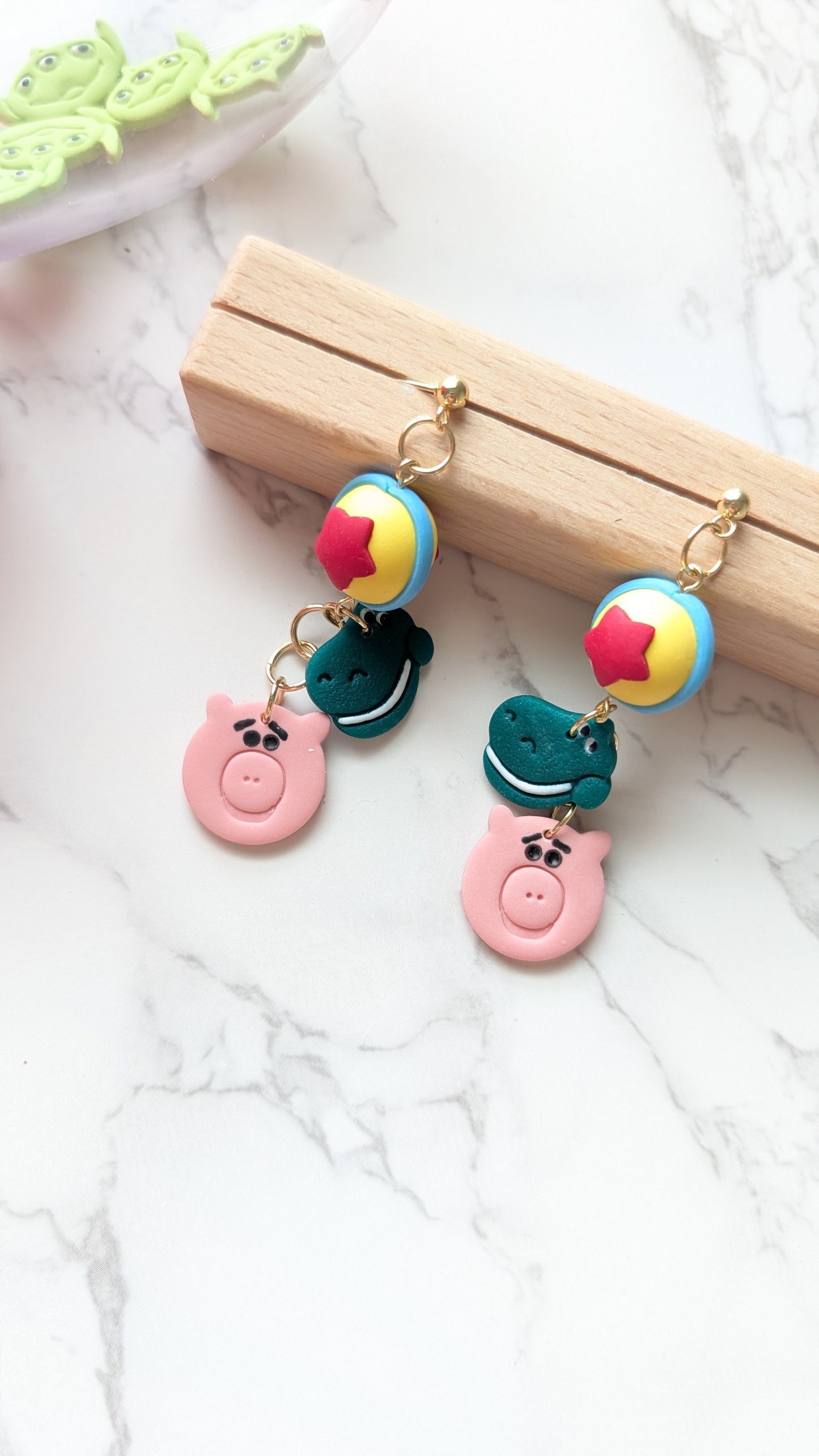 TOY TRIO DANGLES