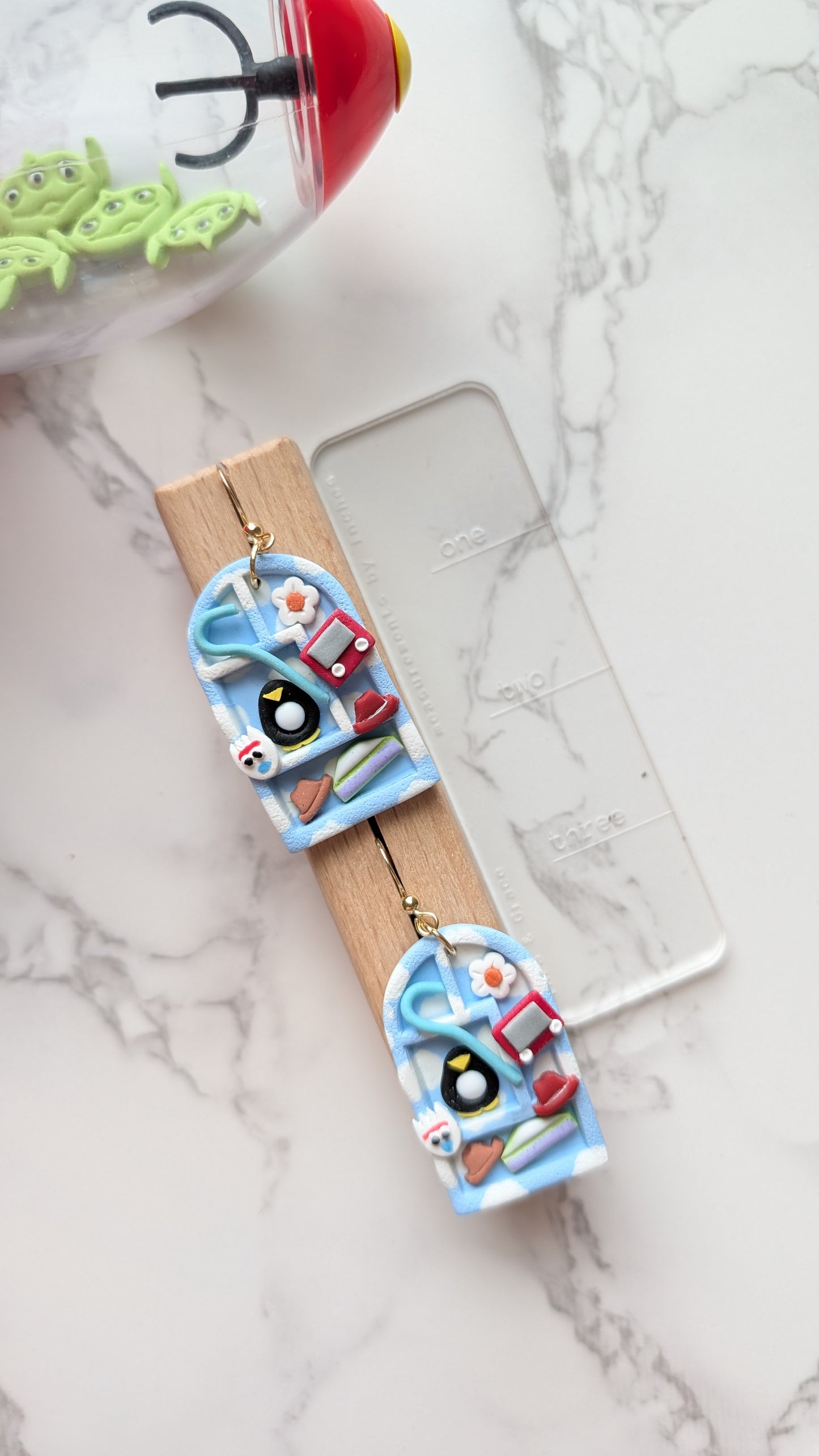 ANDY TOY SHELF