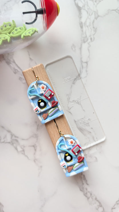 ANDY TOY SHELF