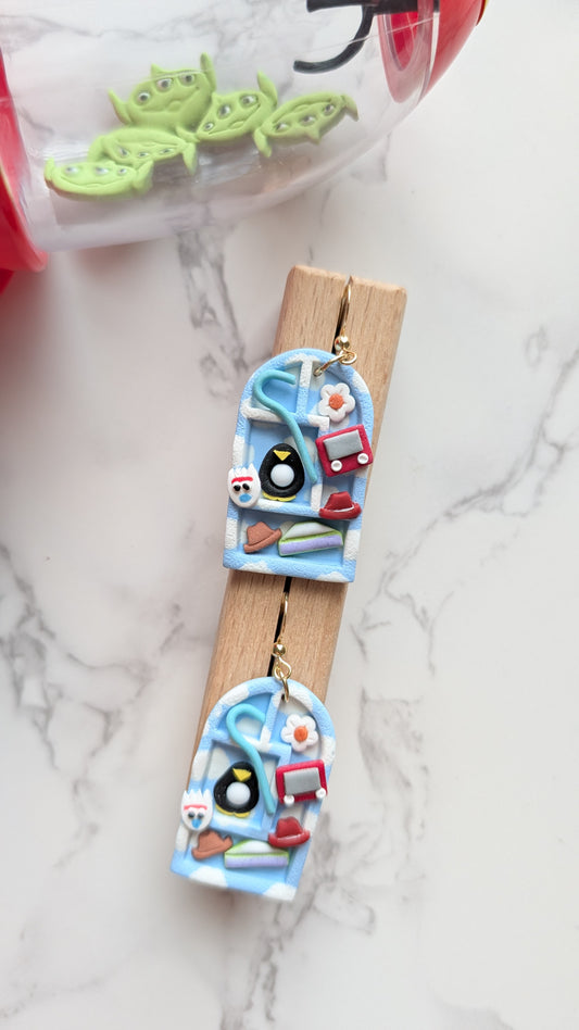 ANDY TOY SHELF