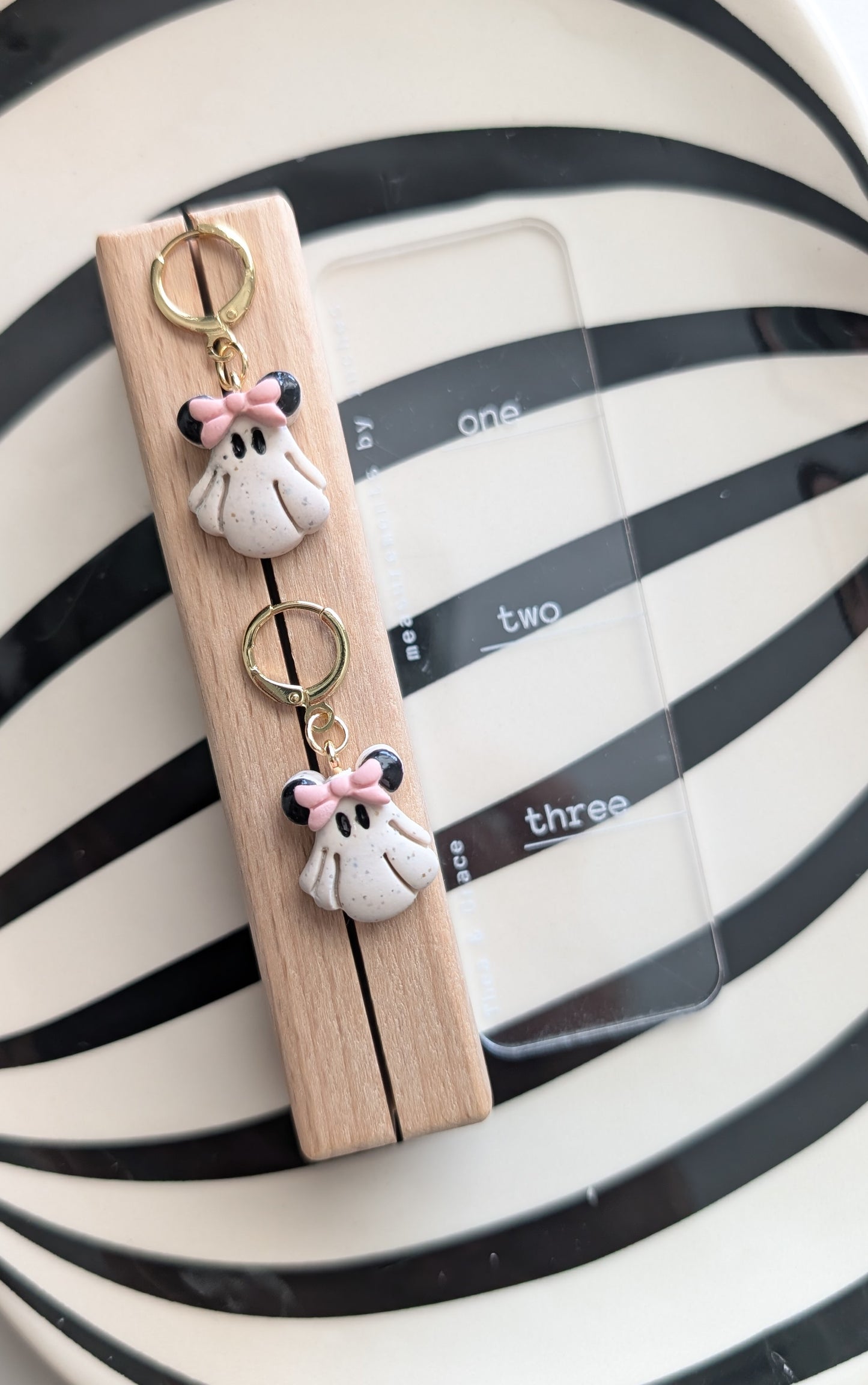 GHOST MOUSE W/BOW DANGLES