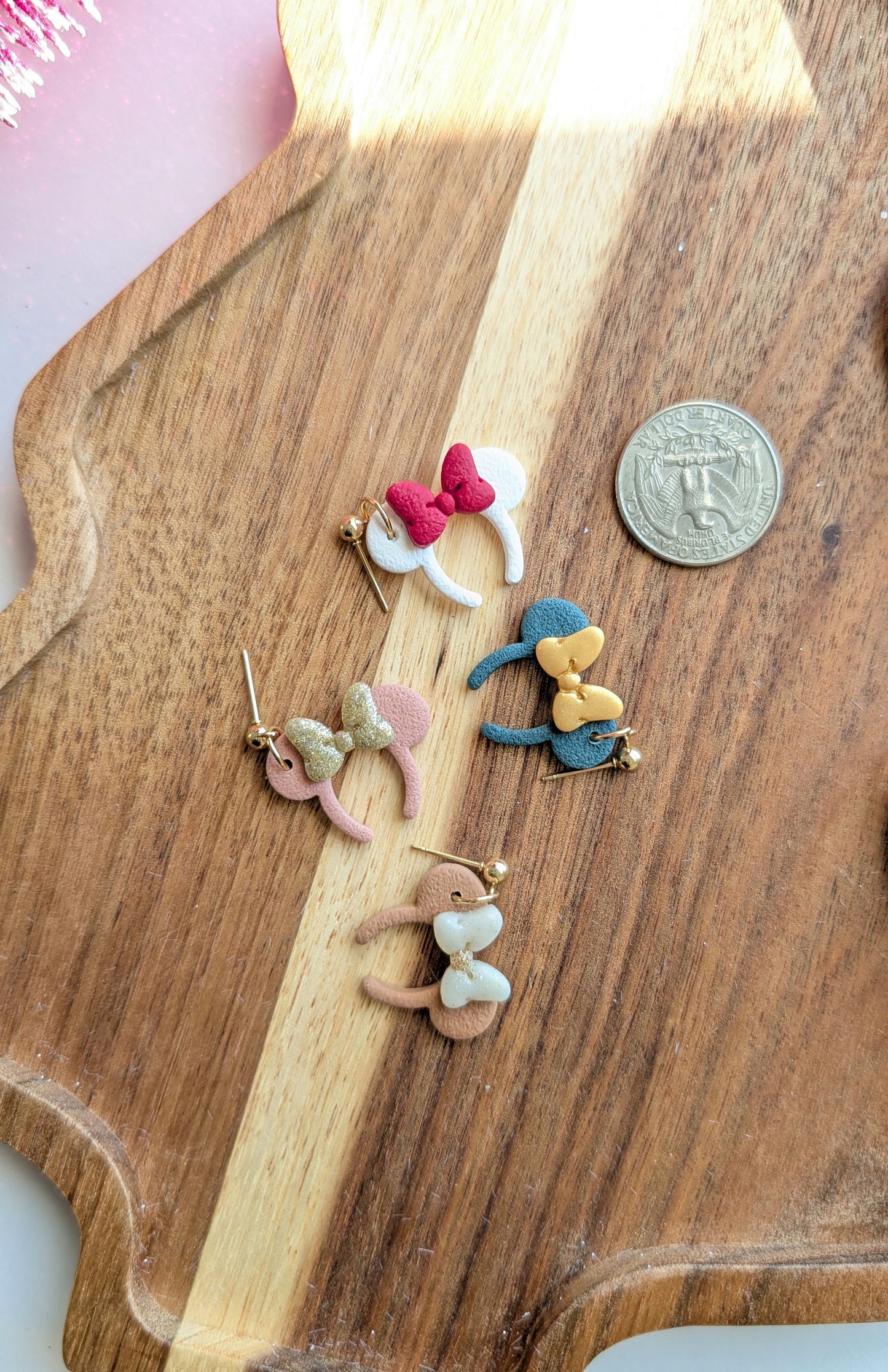 MOUSE WITH BOW DANGLES