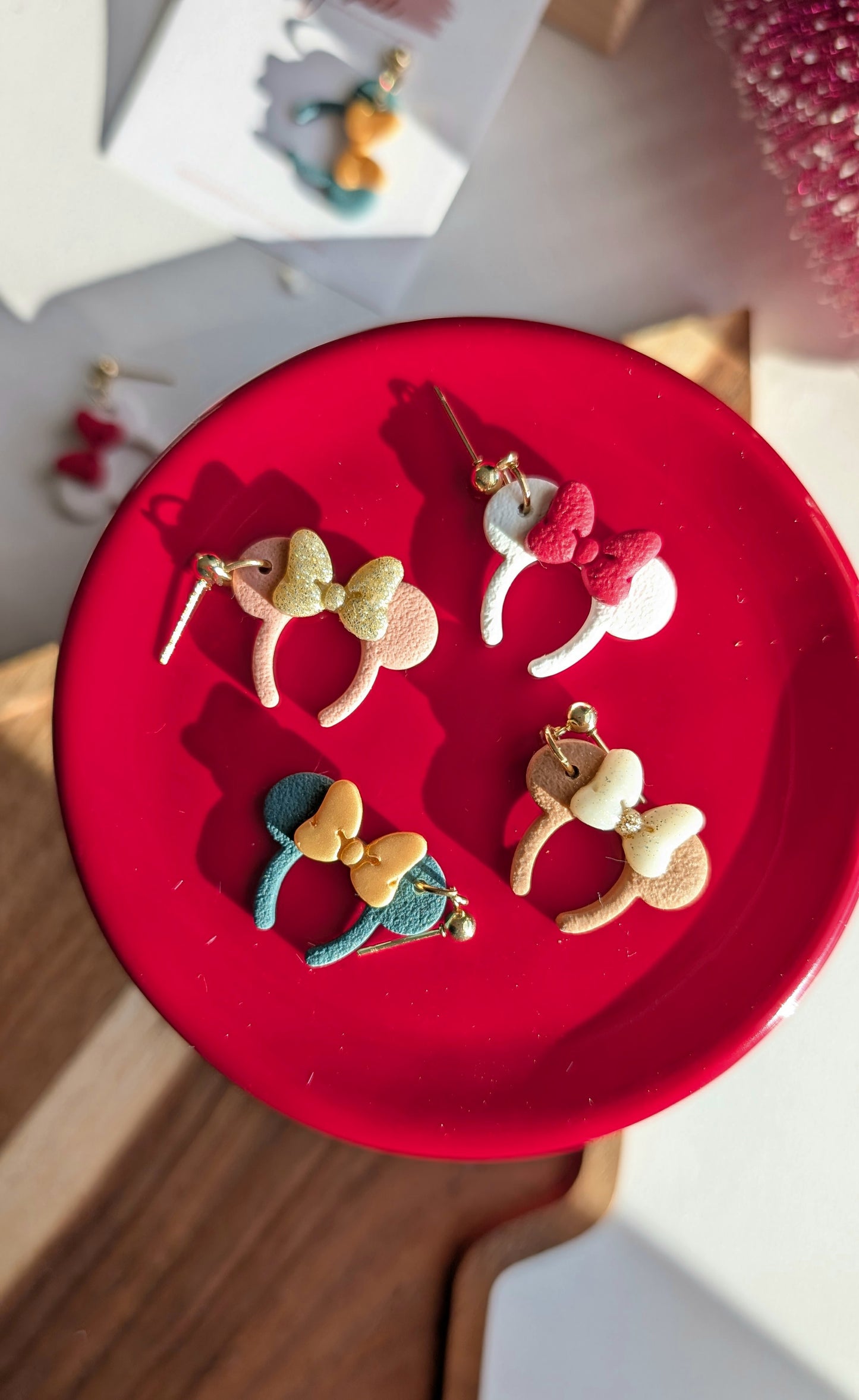 MOUSE WITH BOW DANGLES