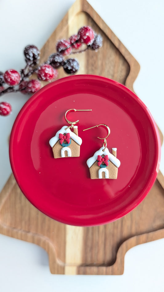 RIBBON & WREATH GINGERBREAD HOUSE