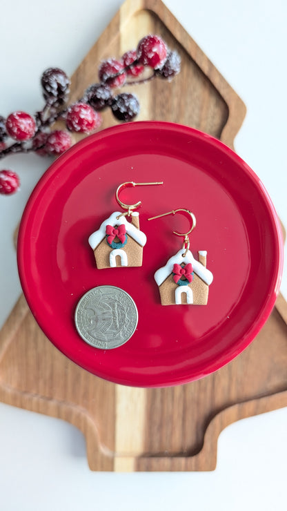 RIBBON & WREATH GINGERBREAD HOUSE