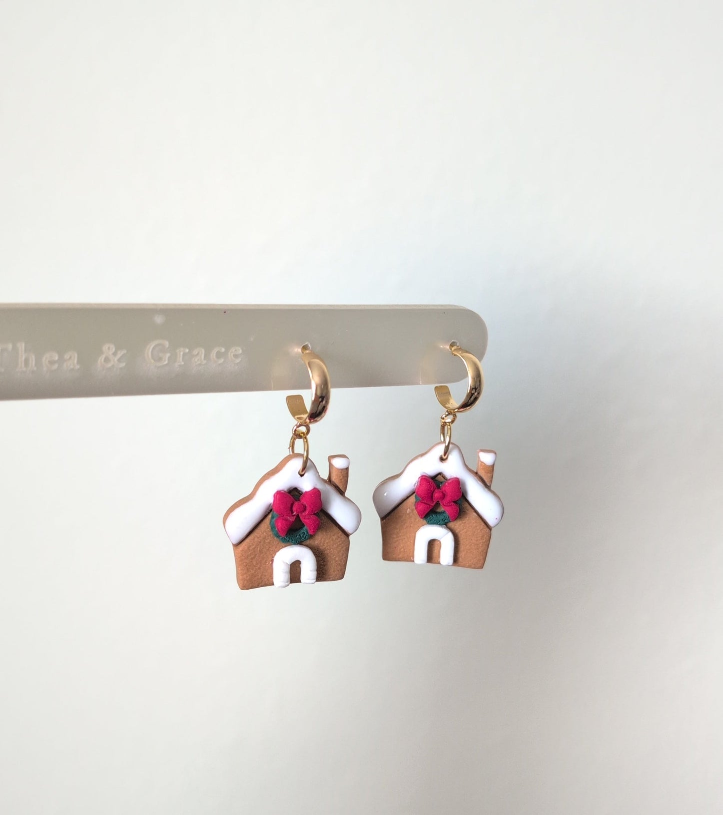 RIBBON & WREATH GINGERBREAD HOUSE