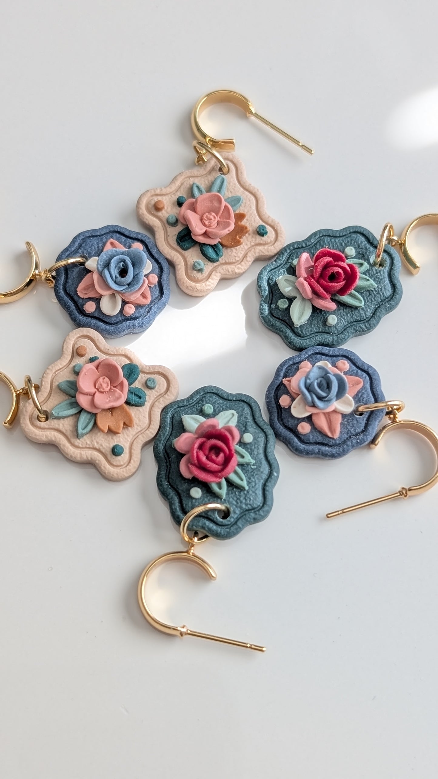 MINI FLORAL FRAMED DANGLES
