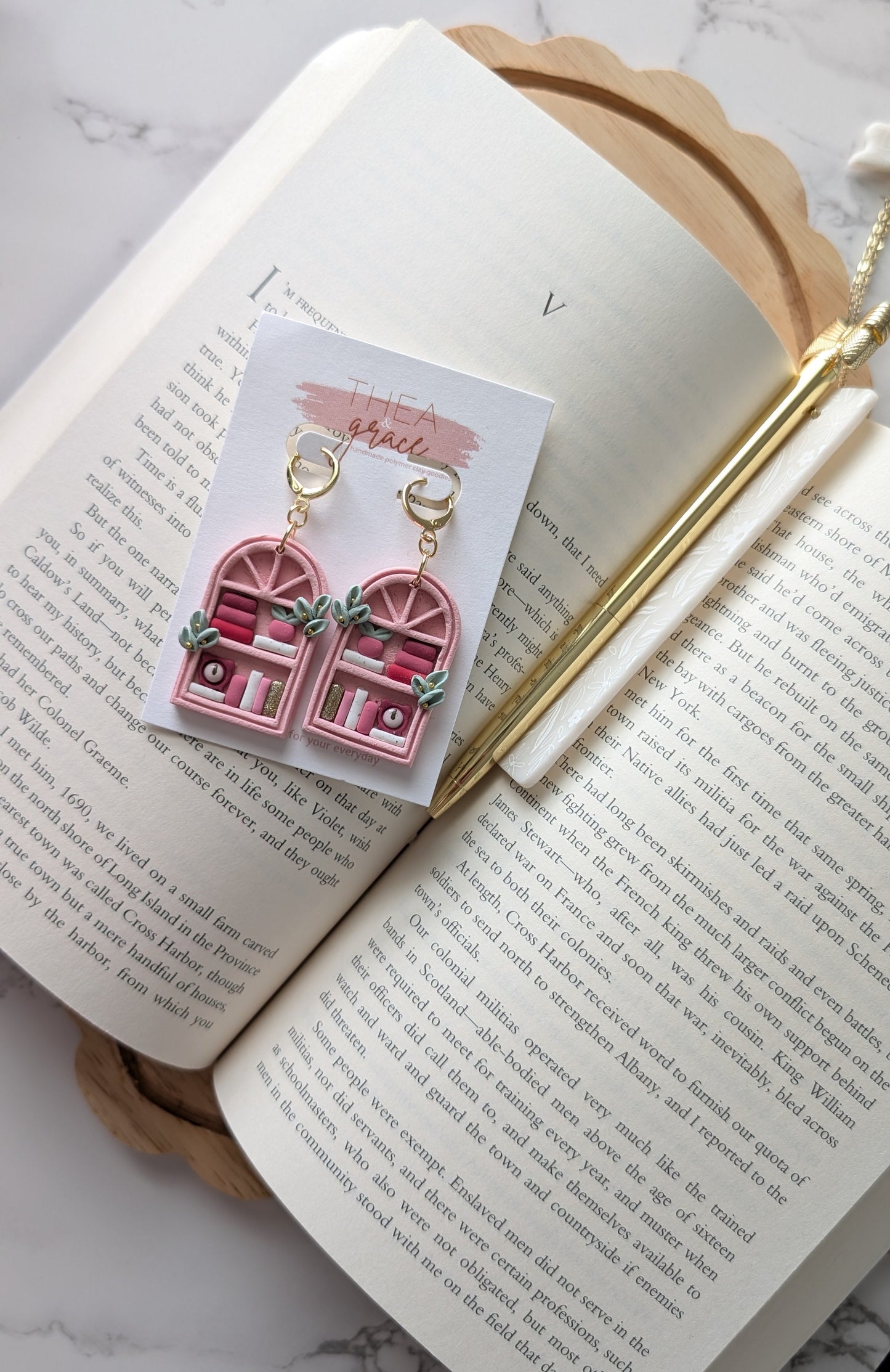 LT. PINK ARCHED BOOKSHELF DANGLES