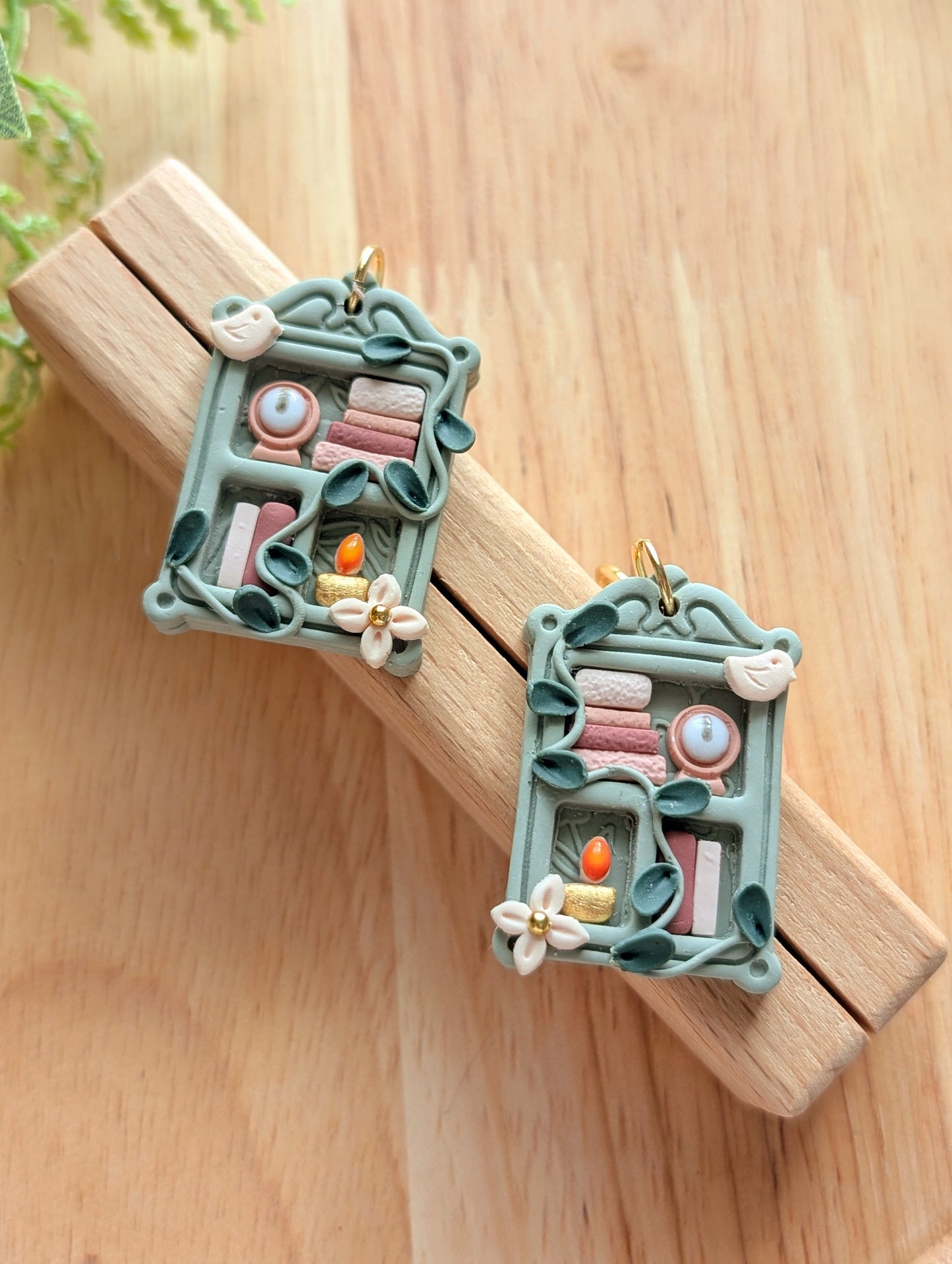 *PRE-ORDER* CORDELIA BOOKSHELF DANGLES