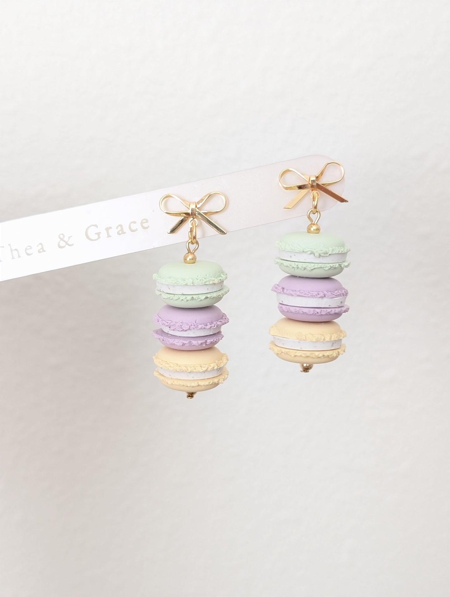 MACARONS & BOWS