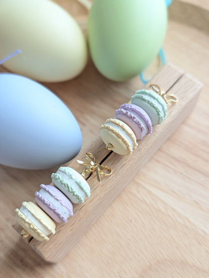 MACARONS & BOWS