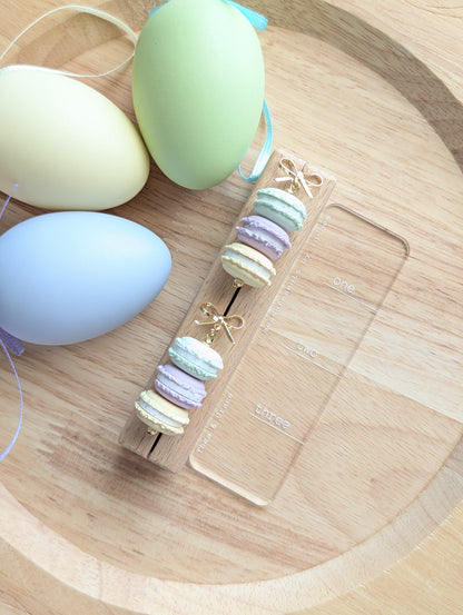 MACARONS & BOWS