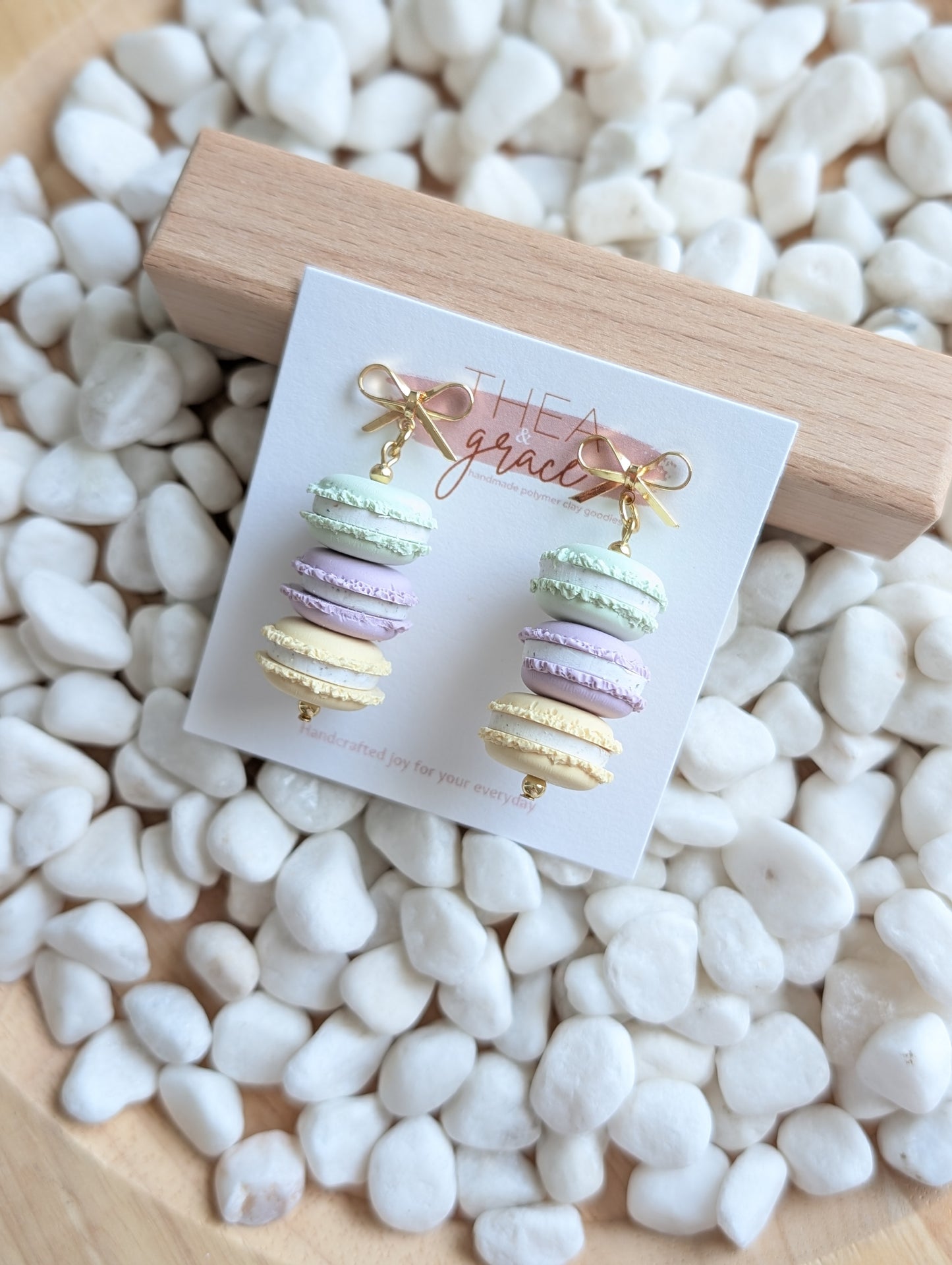 MACARONS & BOWS