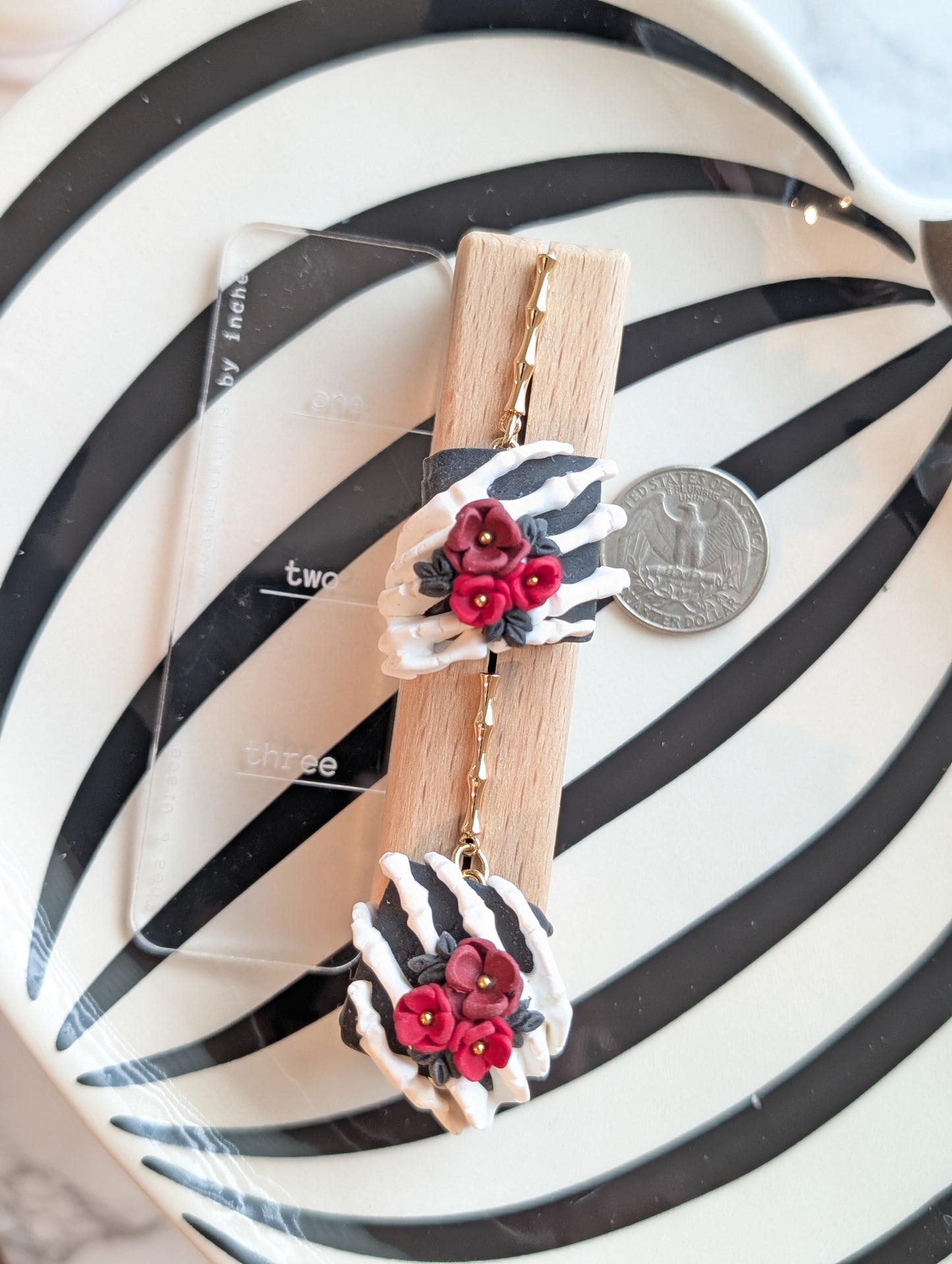 VALENTINA BOOK & ROSES DANGLES
